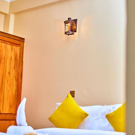 Aves Executive Hotel Arusha Esterno foto