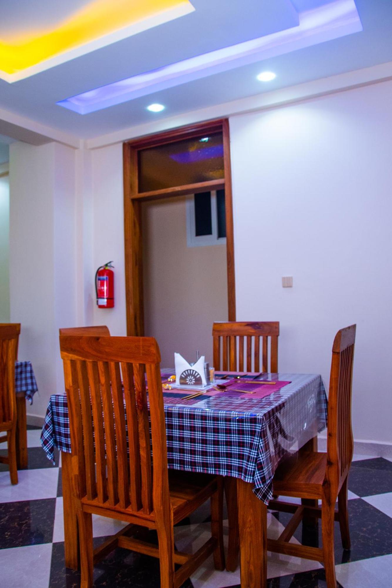 Aves Executive Hotel Arusha Esterno foto