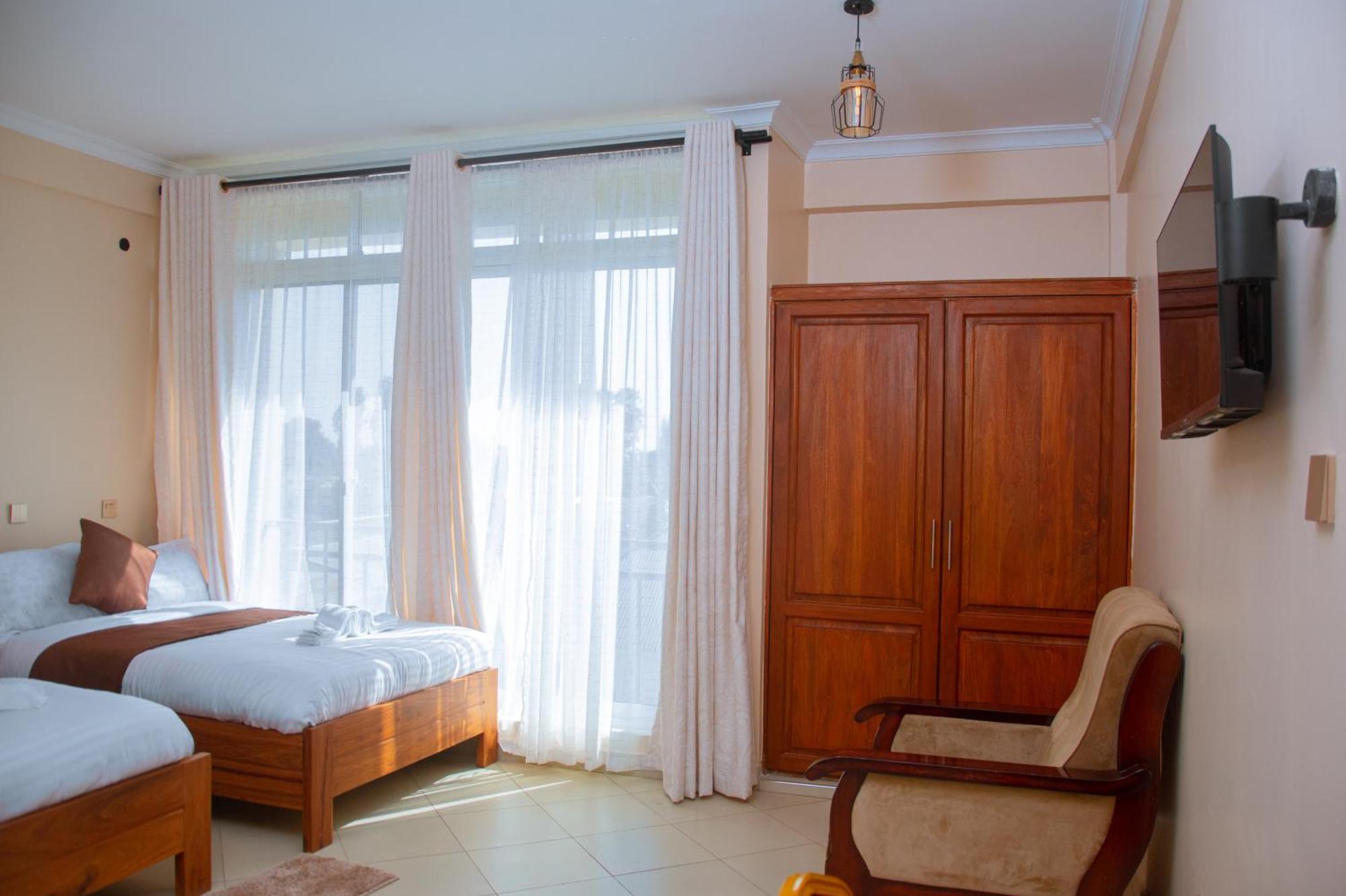 Aves Executive Hotel Arusha Esterno foto