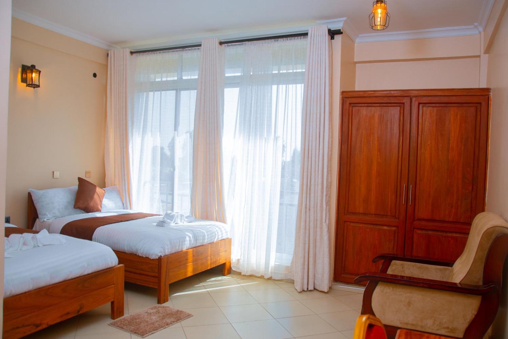 Aves Executive Hotel Arusha Esterno foto