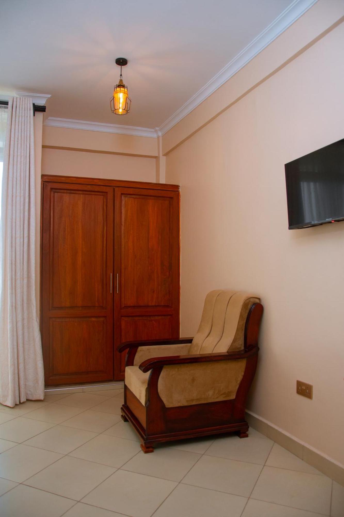 Aves Executive Hotel Arusha Esterno foto