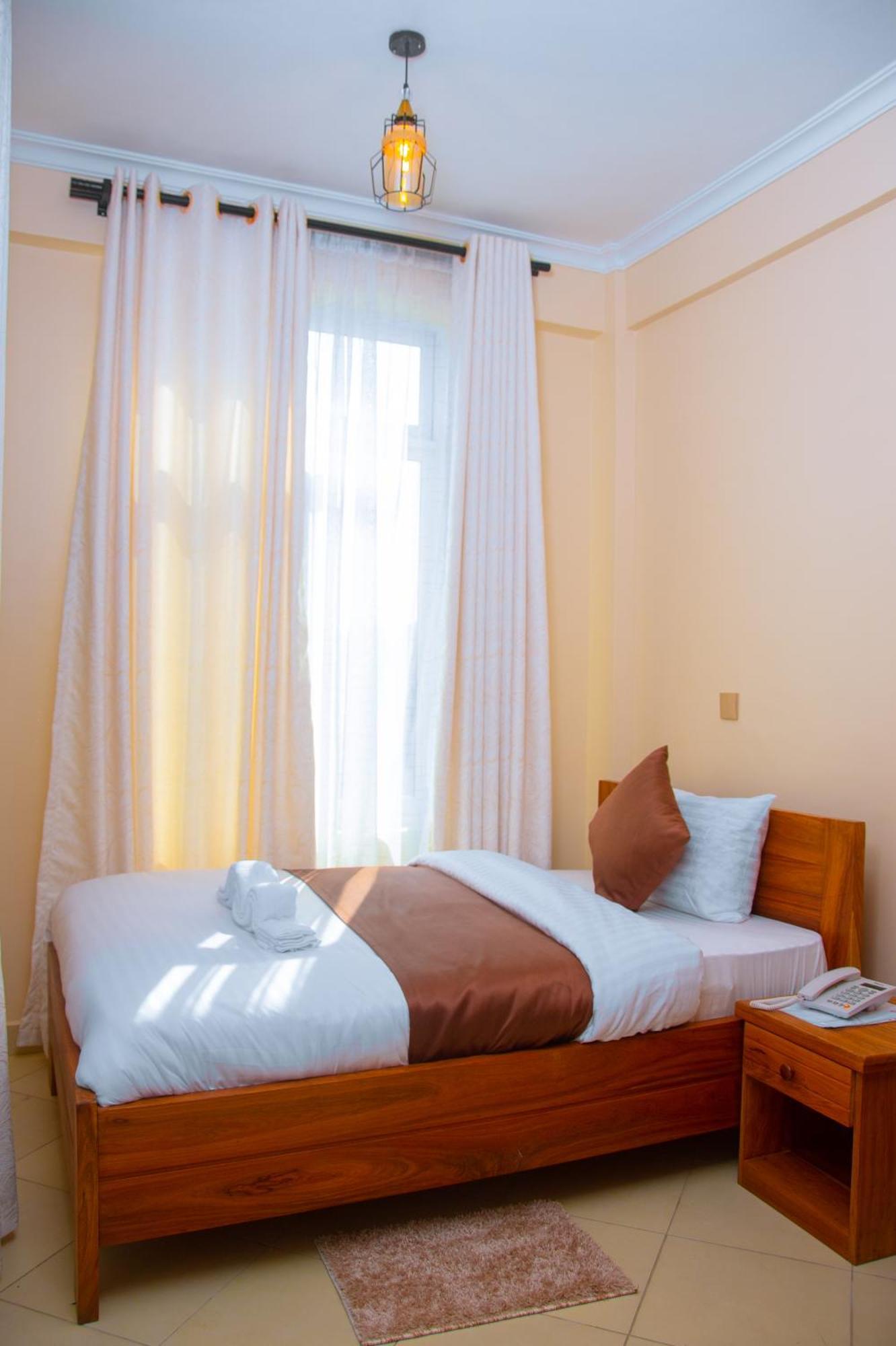Aves Executive Hotel Arusha Esterno foto