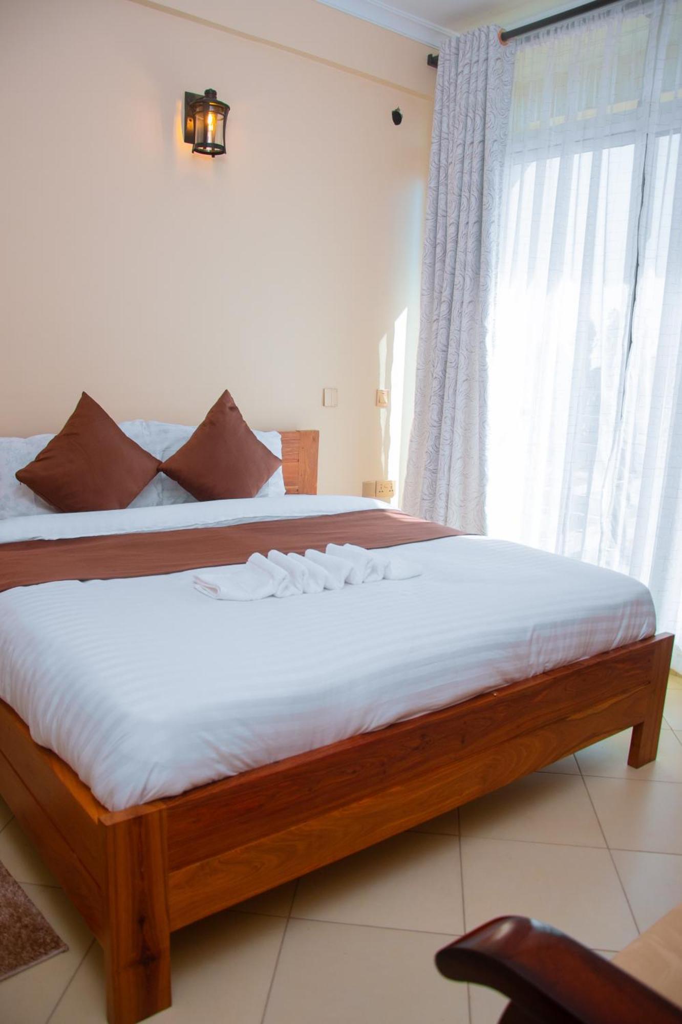 Aves Executive Hotel Arusha Esterno foto