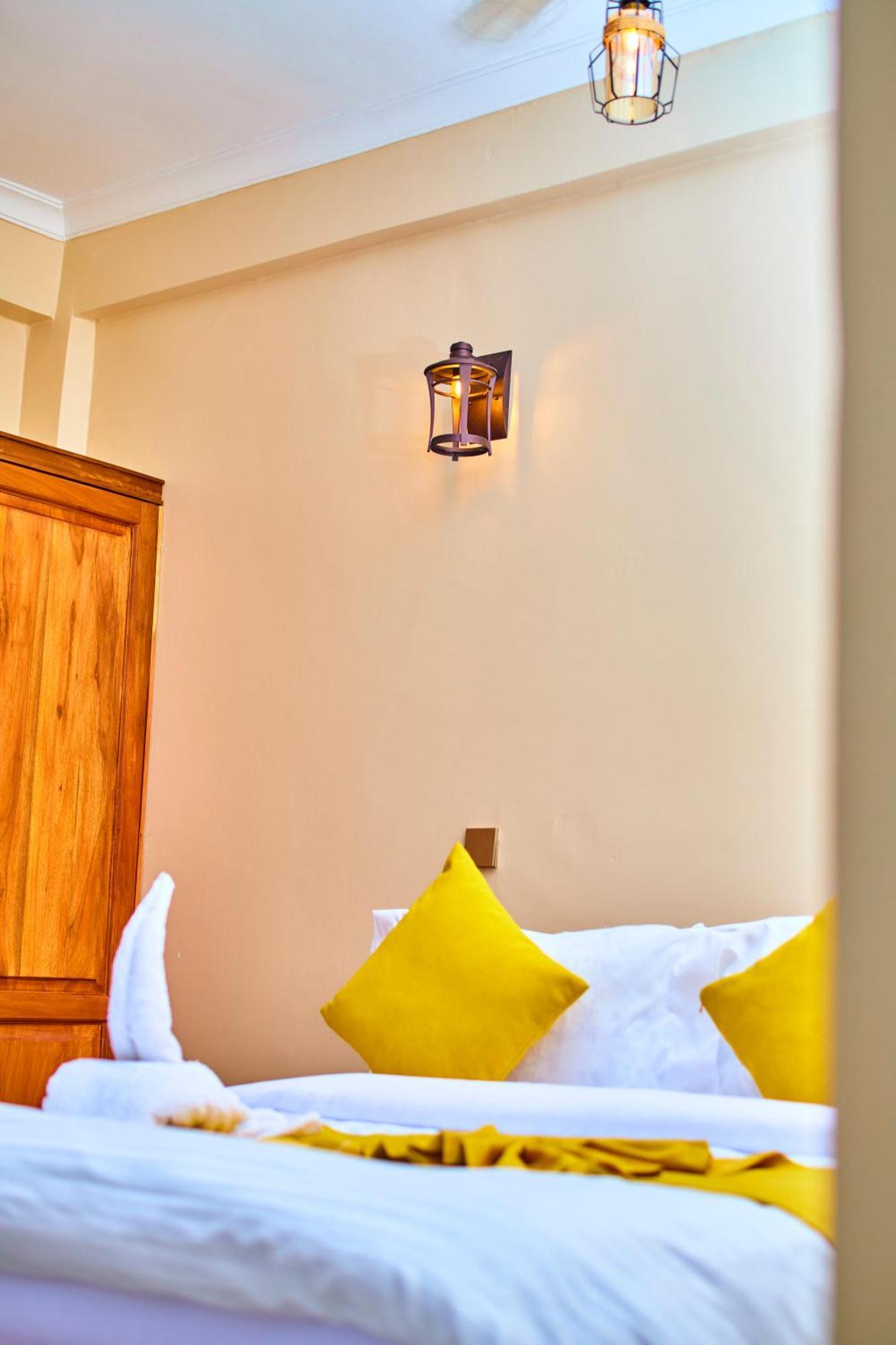 Aves Executive Hotel Arusha Esterno foto