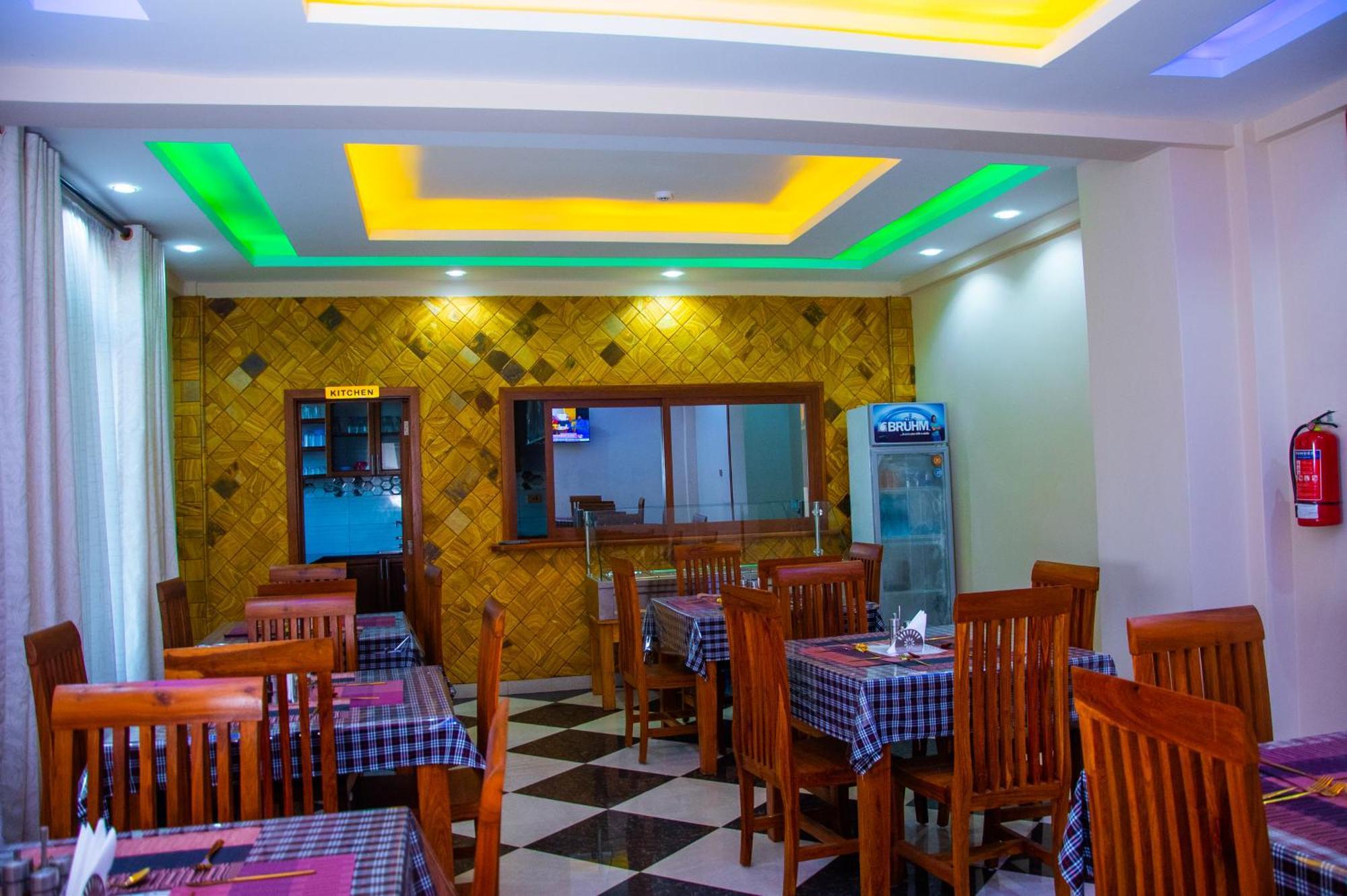 Aves Executive Hotel Arusha Esterno foto