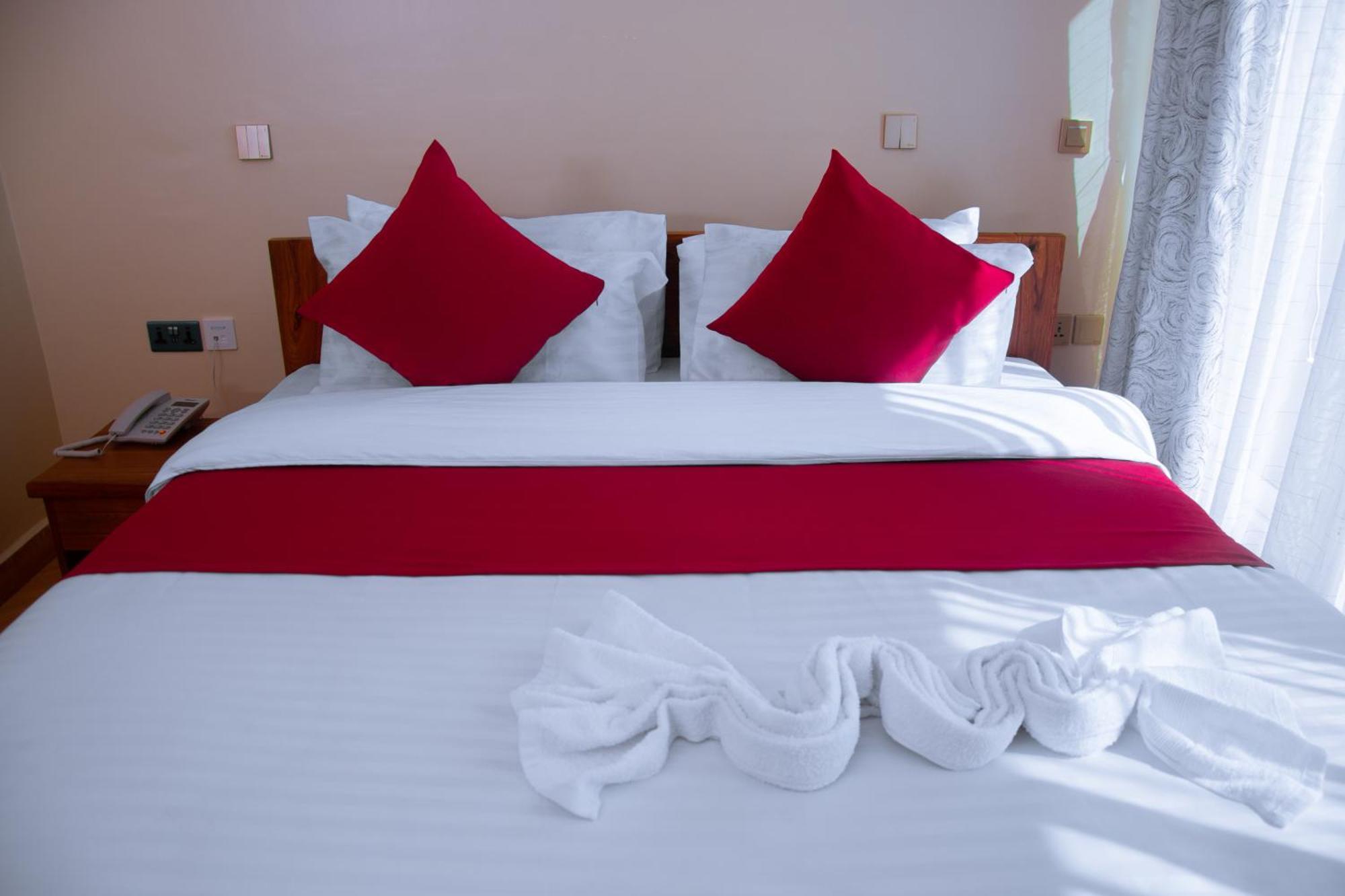 Aves Executive Hotel Arusha Esterno foto