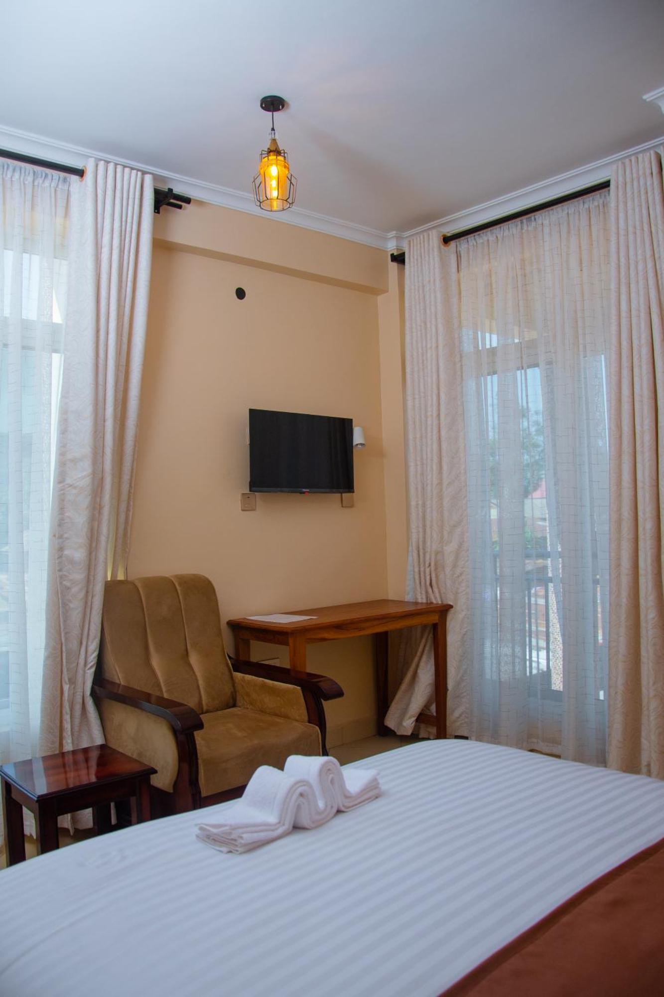 Aves Executive Hotel Arusha Esterno foto