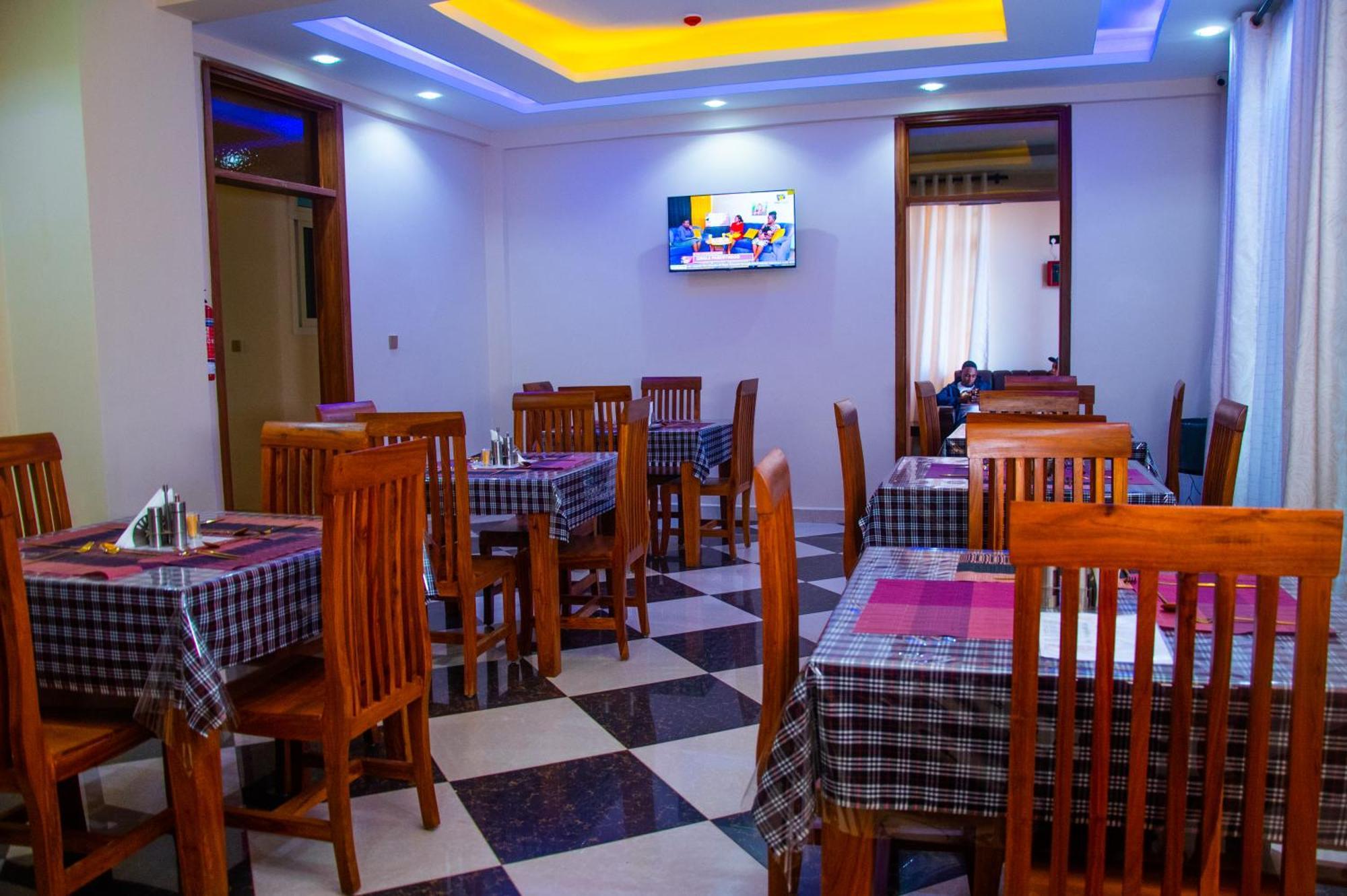 Aves Executive Hotel Arusha Esterno foto