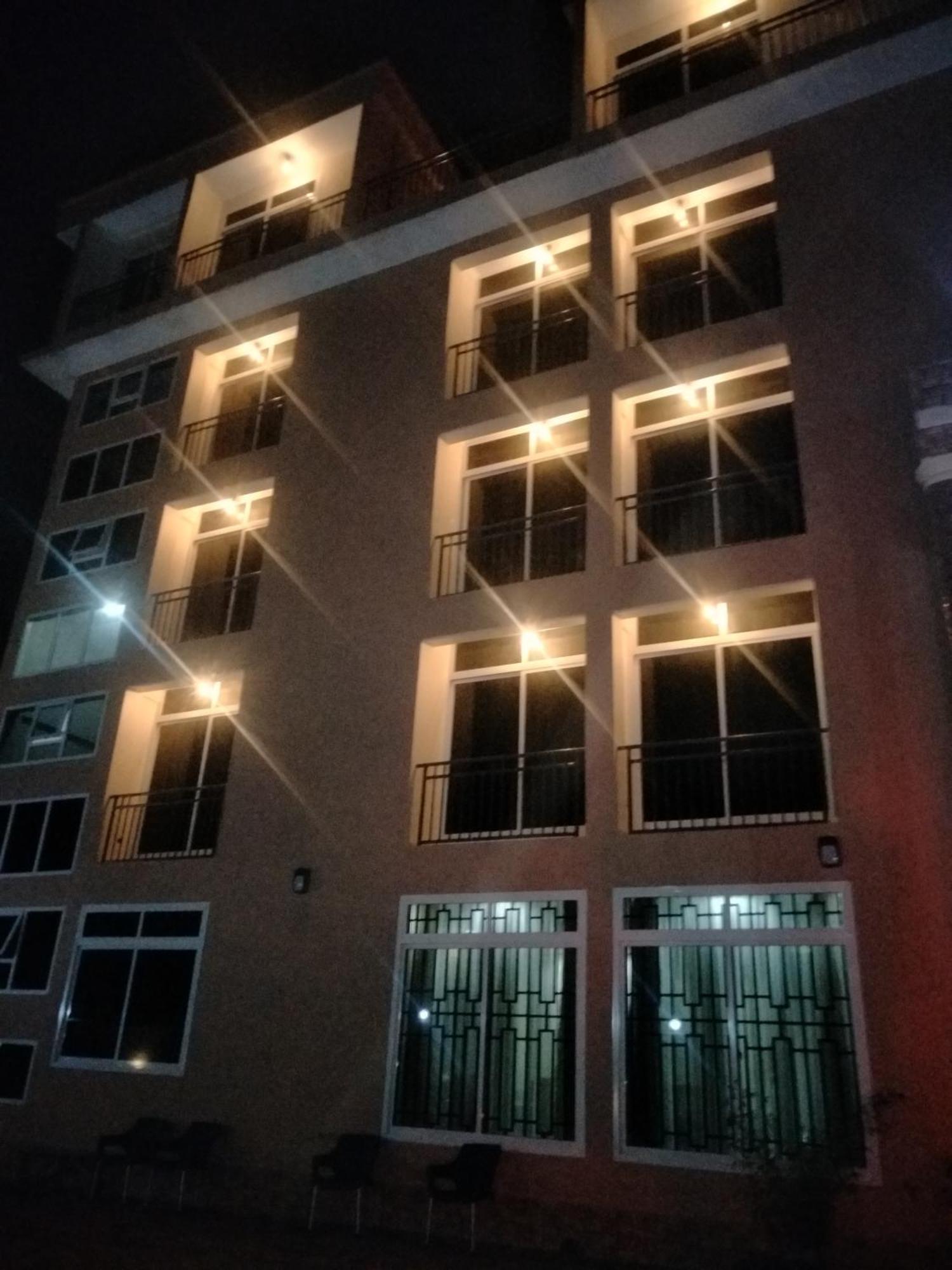 Aves Executive Hotel Arusha Esterno foto