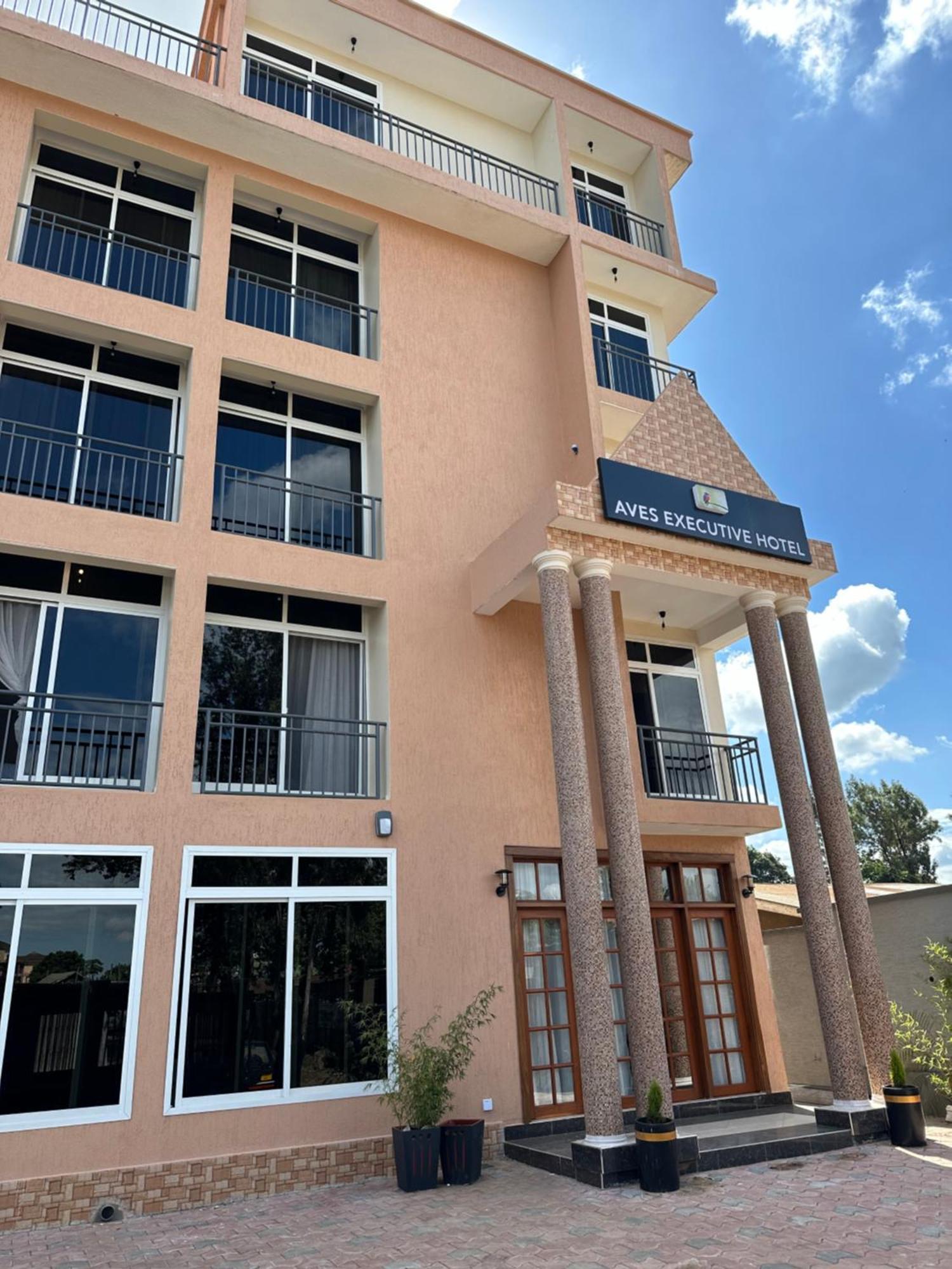 Aves Executive Hotel Arusha Esterno foto