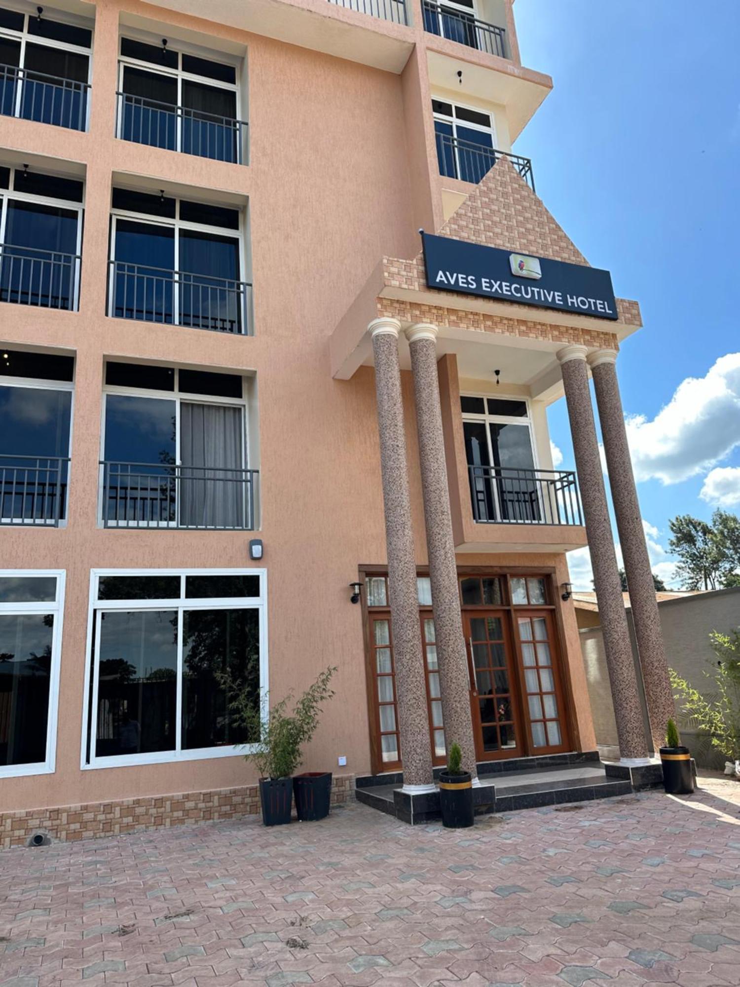 Aves Executive Hotel Arusha Esterno foto