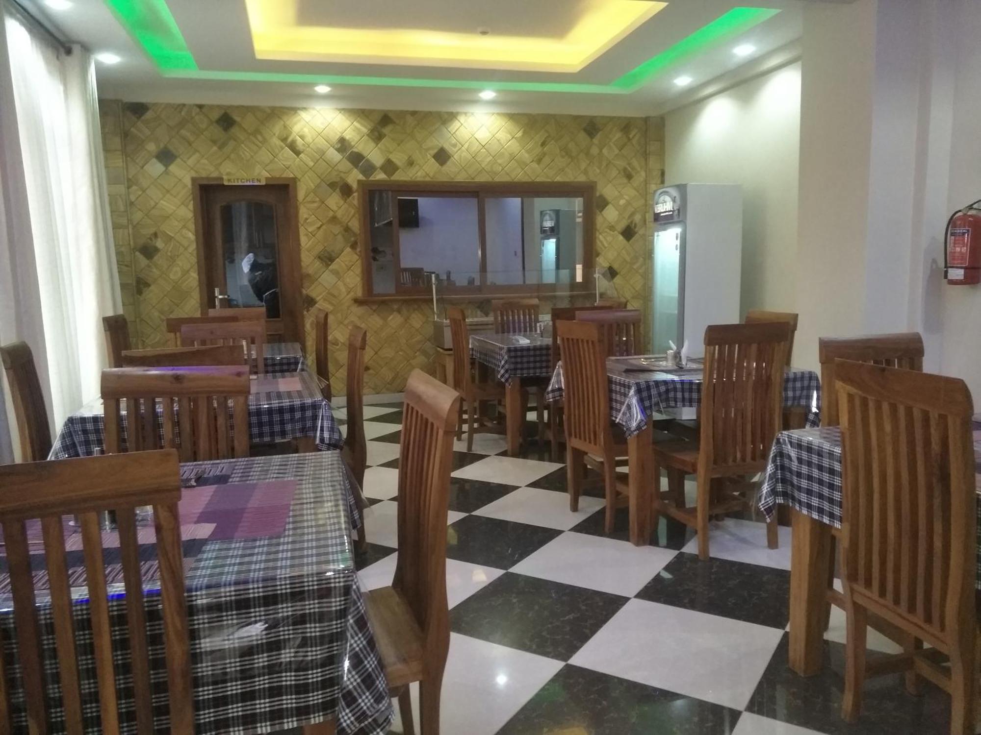 Aves Executive Hotel Arusha Esterno foto